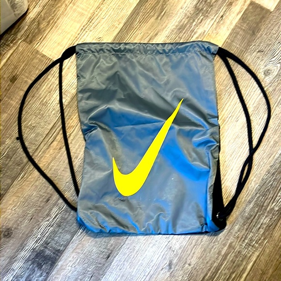 Nike LiveStrong string backpack - Picture 1 of 4